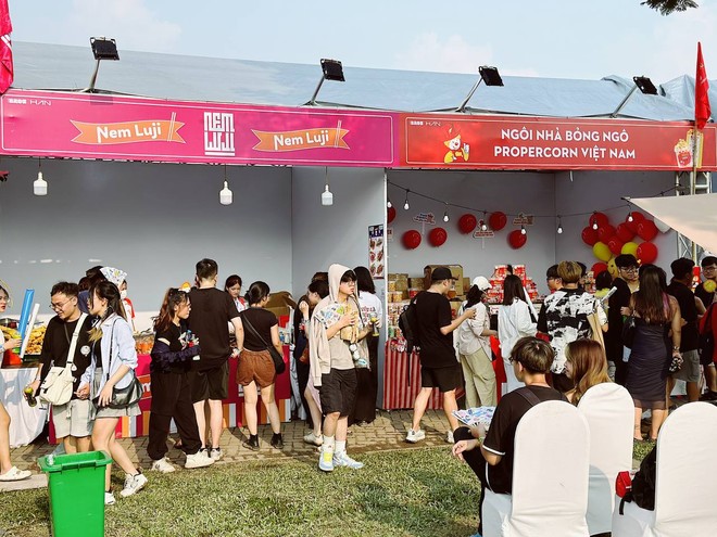 Loạt gian hàng ẩm thực độc đáo đổ bộ Hay Fest 2023 khiến giới trẻ thích thú khám phá - Ảnh 2.