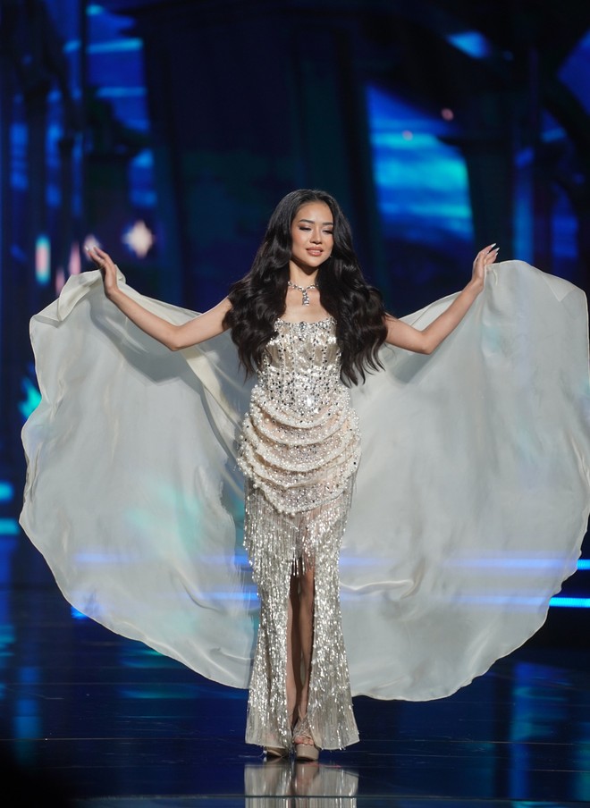 Ngắm lại những chiếc váy cut-out ấn tượng tại chung kết miss universe vietnam