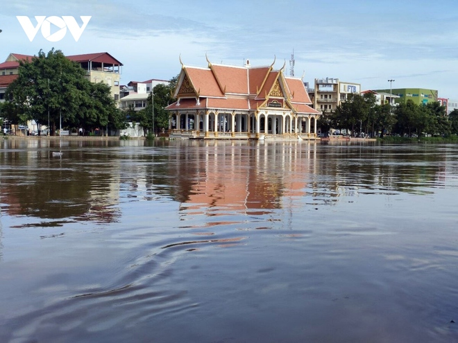 Lũ dâng cao, chính quyền Campuchia khuyến cáo người dân tìm nơi trú ẩn - Ảnh 1.