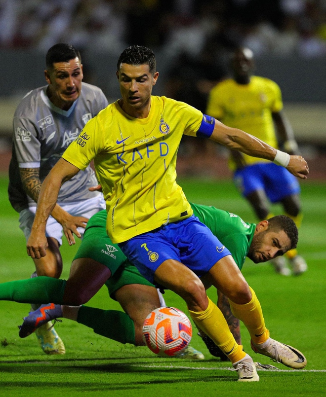 Ronaldo vừa ghi bàn vừa kiến tạo, Al Nassr thắng kịch tính Al Taee - Ảnh 5.