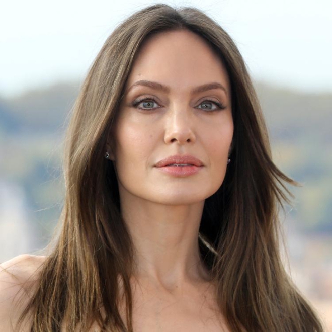Expert reveals Angelina Jolie's anti-aging secret: Never stop skincare, especially love a product that can be used for 3 years without getting bored - Photo 2.