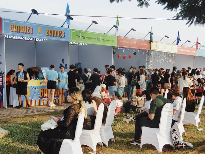 Loạt gian hàng ẩm thực độc đáo đổ bộ Hay Fest 2023 khiến giới trẻ thích thú khám phá - Ảnh 9.