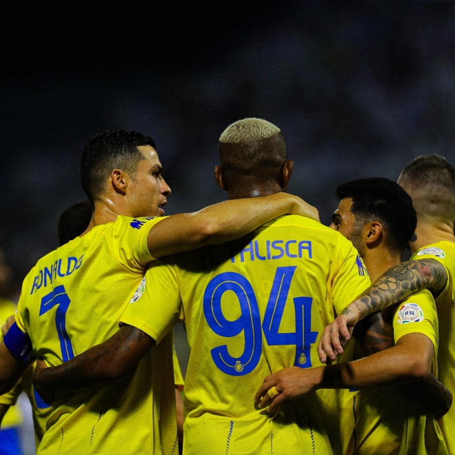 Ronaldo vừa ghi bàn vừa kiến tạo, Al Nassr thắng kịch tính Al Taee - Ảnh 2.