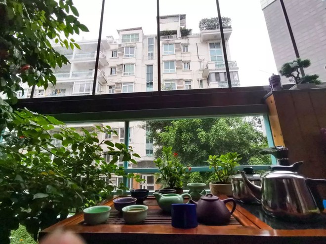 Cô gái trẻ chọn cách sống khác ngay trong căn hộ nhỏ ở thành phố - Ảnh 2.