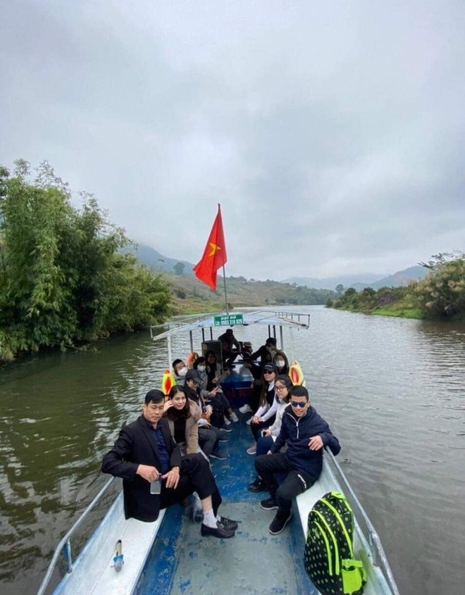 Người Hà Nội lên Tây Bắc dựng lều trại nghỉ lễ - Ảnh 3.