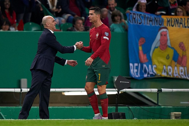 Ghi b&agrave;n như m&aacute;y ở Al Nassr, Ronaldo khẳng định vị thế tại ĐT Bồ Đ&agrave;o Nha - Ảnh 1.