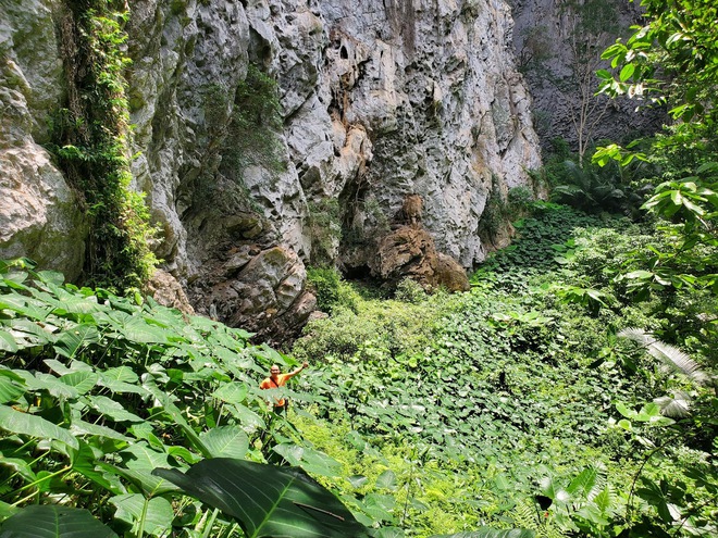 Ph&aacute;t hiện hố sụt ngay ở miền Bắc, du kh&aacute;ch th&iacute;ch th&uacute; với trải nghiệm rơi tự do trong l&ograve;ng đất tại đ&acirc;y - Ảnh 6.