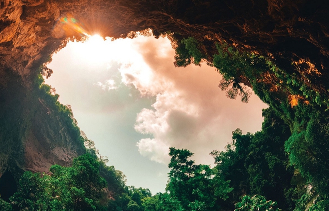 Ph&aacute;t hiện hố sụt ngay ở miền Bắc, du kh&aacute;ch th&iacute;ch th&uacute; với trải nghiệm rơi tự do trong l&ograve;ng đất tại đ&acirc;y - Ảnh 3.