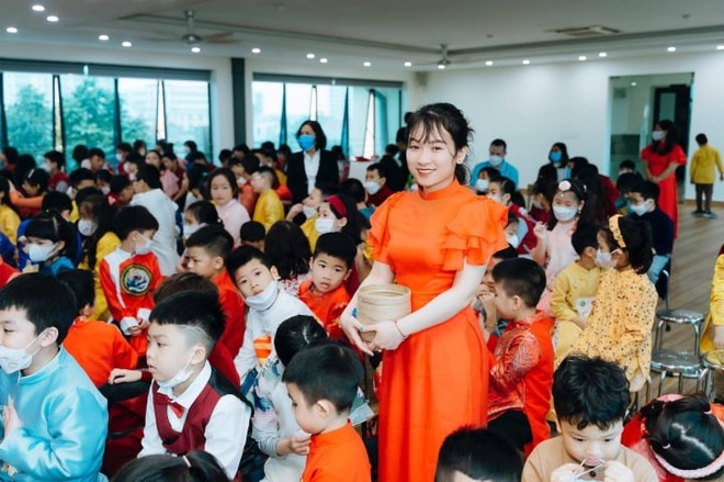 Năm học mới, gi&aacute;o vi&ecirc;n mong sống được bằng lương, bớt phải &ocirc;m việc bất đắc dĩ - Ảnh 3.