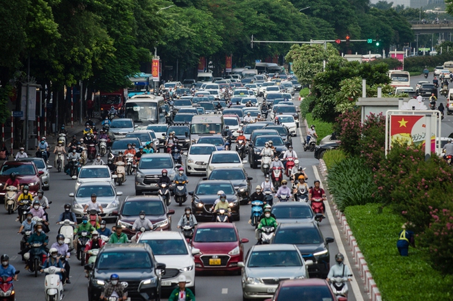 S&aacute;ng đầu ti&ecirc;n đi l&agrave;m sau k&igrave; nghỉ lễ 2/9, đường H&agrave; Nội tắc mu&ocirc;n ngả - Ảnh 13.
