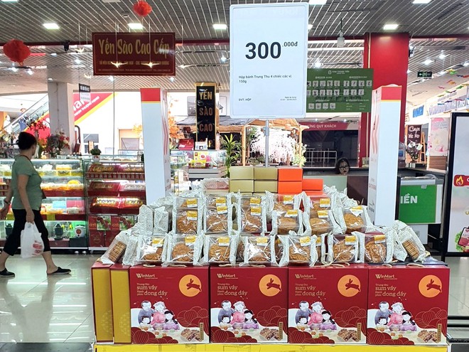 B&aacute;nh Trung thu &ldquo;sang, xịn, mịn&rdquo; gi&aacute; v&agrave;i triệu đồng/hộp h&uacute;t kh&aacute;ch - Ảnh 6.