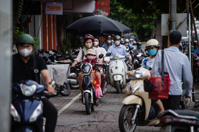 S&aacute;ng đầu ti&ecirc;n đi l&agrave;m sau k&igrave; nghỉ lễ 2/9, đường H&agrave; Nội tắc mu&ocirc;n ngả - Ảnh 9.