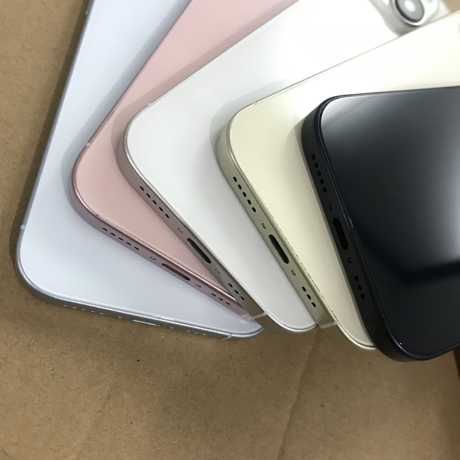 Xuất hiện mô hình thực tế iPhone 15: Có màu hồng “lịm tim”, thiết kế nay đã bo tròn! - Ảnh 1.