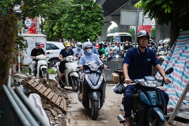 S&aacute;ng đầu ti&ecirc;n đi l&agrave;m sau k&igrave; nghỉ lễ 2/9, đường H&agrave; Nội tắc mu&ocirc;n ngả - Ảnh 8.