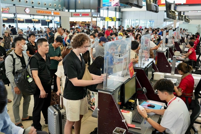 Hàng không mở bán vé Tết sớm với giá 1,9 triệu đồng chặng TPHCM - Hà Nội - Ảnh 1.