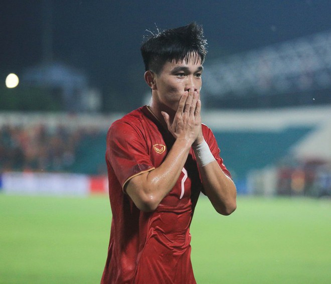 Tuyển thủ U23 Việt Nam ghi bàn thắng gửi tặng bạn gái - Ảnh 5.