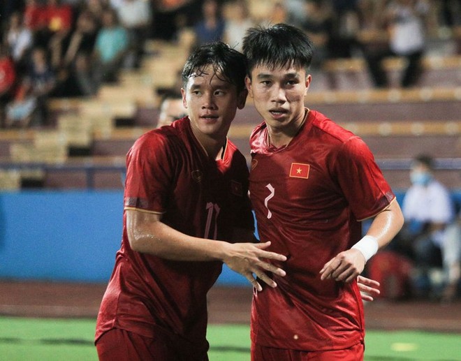 Tuyển thủ U23 Việt Nam ghi bàn thắng gửi tặng bạn gái - Ảnh 4.