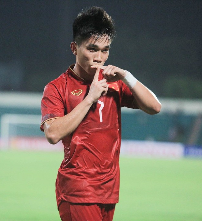 Tuyển thủ U23 Việt Nam ghi bàn thắng gửi tặng bạn gái - Ảnh 3.