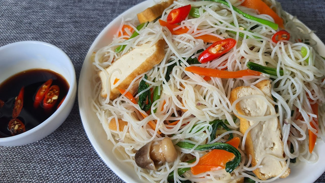 4 loại bữa ăn quen miệng của người Việt nhưng lượng đường trong máu “tăng không phanh”: Bớt ngay nếu muốn sống khỏe, thọ dài - Ảnh 3.
