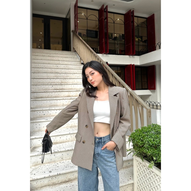 Đ&aacute;ng sắm nhất b&acirc;y giờ l&agrave; &aacute;o blazer, diện l&ecirc;n sẽ thấy kh&ocirc;ng kh&iacute; m&ugrave;a thu liền - Ảnh 9.