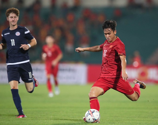 Tuyển thủ U23 Việt Nam ghi bàn thắng gửi tặng bạn gái - Ảnh 10.