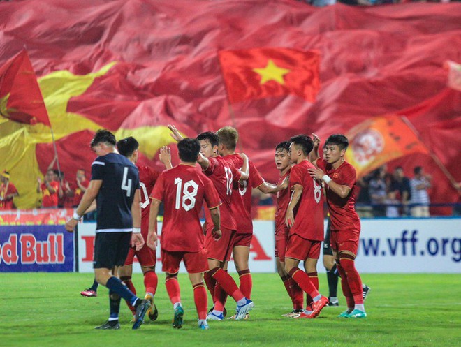 Tuyển thủ U23 Việt Nam ghi bàn thắng gửi tặng bạn gái - Ảnh 9.