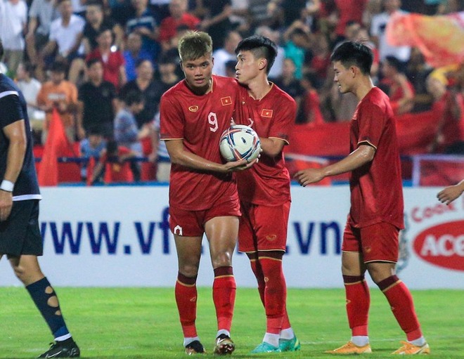 Tuyển thủ U23 Việt Nam ghi bàn thắng gửi tặng bạn gái - Ảnh 7.