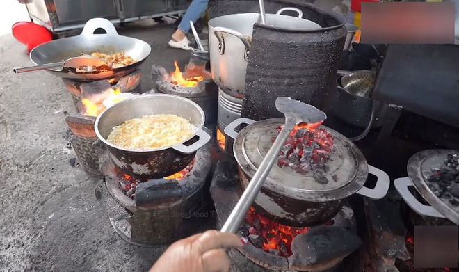 Quán cơm tấm duy nhất ở Sài Gòn có món chả cua nướng nồi gang, đỉnh nhất là miếng sườn bự tràn dĩa - Ảnh 4.