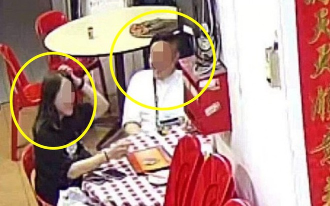 V&agrave;o nh&agrave; h&agrave;ng ăn bữa gần 5 triệu, cặp đ&ocirc;i c&oacute; h&agrave;nh động khiến nữ nh&acirc;n vi&ecirc;n phục vụ kh&oacute;c r&ograve;ng - Ảnh 1.