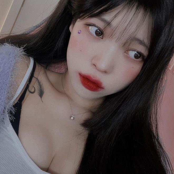 Nữ streamer b&oacute;c phốt Mystic l&agrave; ai? H&oacute;a ra lại v&ocirc; c&ugrave;ng quen thuộc, từng bị chỉ tr&iacute;ch v&igrave; phong c&aacute;ch l&ecirc;n s&oacute;ng - Ảnh 6.