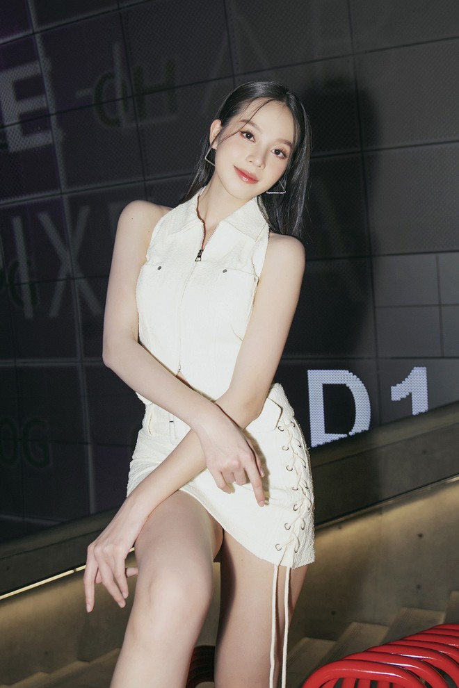 Hoa hậu Thanh Thủy khoe eo thon dự Tuần lễ Thời trang Seoul - Ảnh 4.