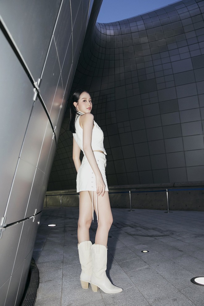 Hoa hậu Thanh Thủy khoe eo thon dự Tuần lễ Thời trang Seoul - Ảnh 3.