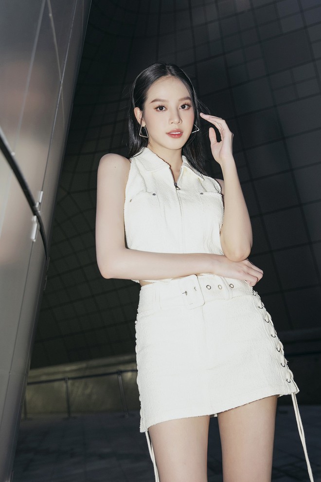 Hoa hậu Thanh Thủy khoe eo thon dự Tuần lễ Thời trang Seoul - Ảnh 1.
