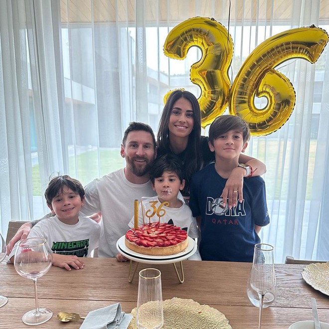Si&ecirc;u sao b&oacute;ng đ&aacute; Messi b&agrave;y tỏ t&igrave;nh y&ecirc;u chung thủy suốt 27 năm với vợ - Ảnh 4.