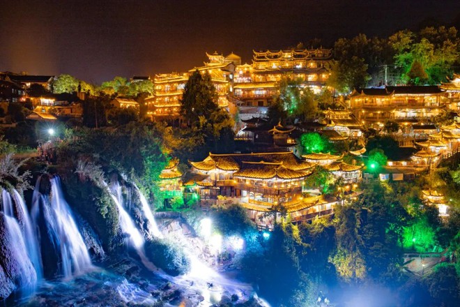 Cận cảnh vẻ đẹp vượt thời gian của trấn Phù Dung - trấn cổ nghìn năm treo trên thác nước - Ảnh 3.