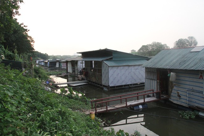 Chuyện ghi ở b&atilde;i giữa s&ocirc;ng Hồng: Những phận đời phụ nữ ch&igrave;m nổi c&ugrave;ng s&oacute;ng nước - Ảnh 1.