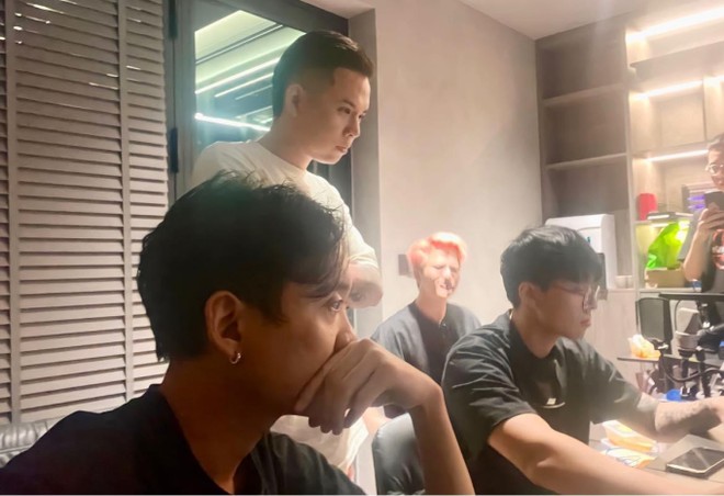 Andree giục JustaTee mix b&agrave;i như sếp giục deadline nh&acirc;n vi&ecirc;n: Alo, xong chưa, l&agrave;m kĩ kĩ cho anh nh&eacute;! - Ảnh 4.
