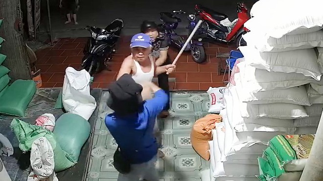 Cụ &ocirc;ng 81 tuổi d&ugrave;ng tu&yacute;p sắt đ&aacute;nh con d&acirc;u chấn thương sọ n&atilde;o - Ảnh 2.