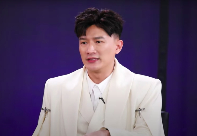 Dược sĩ Tiến biến mất khỏi phòng loại The New Mentor: Thỏa thuận bớt lộng quyền để Hà Hồ nguôi giận? - Ảnh 2. Dược sĩ Tiến biến mất khỏi phòng loại The New Mentor: Thỏa thuận bớt lộng quyền để Hà Hồ nguôi giận? - Ảnh 2.