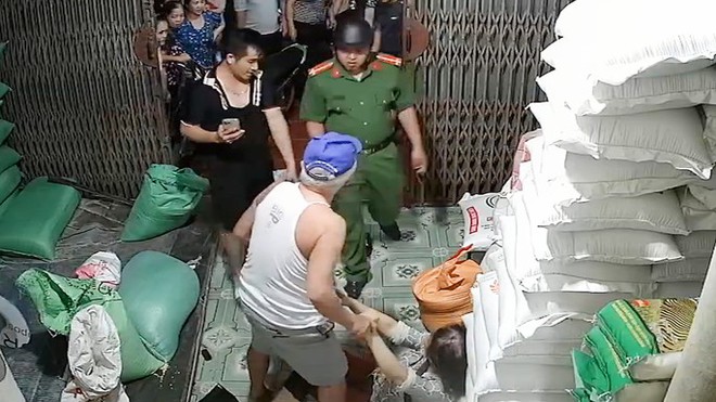 Cụ &ocirc;ng 81 tuổi d&ugrave;ng tu&yacute;p sắt đ&aacute;nh con d&acirc;u chấn thương sọ n&atilde;o - Ảnh 1.