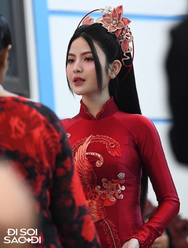 C&ocirc; d&acirc;u Chu Thanh Huyền xinh đẹp đằm thắm xuất hiện trước giờ ăn hỏi với Quang Hải - Ảnh 8.