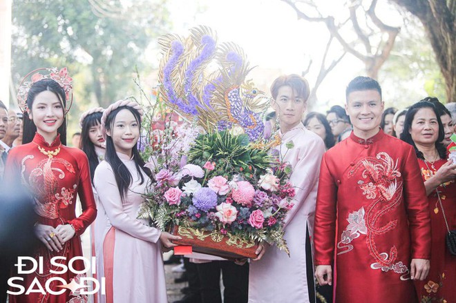 To&agrave;n cảnh lễ ăn hỏi v&agrave; đ&oacute;n d&acirc;u của Quang Hải - Chu Thanh Huyền: Visual c&ocirc; d&acirc;u ch&uacute; rể s&aacute;ng bừng - Ảnh 3.