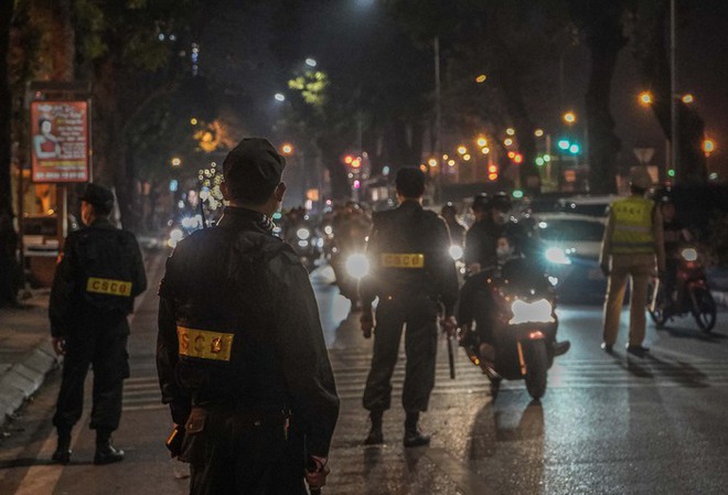 H&agrave; Nội: H&agrave;ng loạt thanh thiếu ni&ecirc;n bị tổ c&ocirc;ng t&aacute;c 141 xử l&yacute; trong đ&ecirc;m Countdown - Ảnh 2.