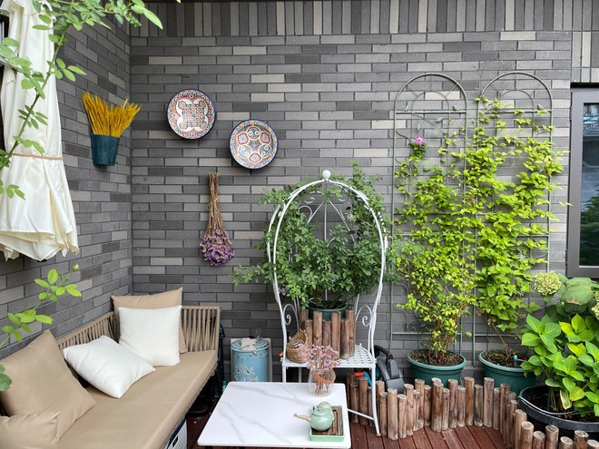 Chi hơn 70 triệu để cải tạo s&acirc;n thượng, cặp vợ chồng c&oacute; kết quả mỹ m&atilde;n với khu vườn 25m&sup2; xanh mướt mắt - Ảnh 5.