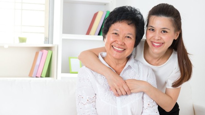 Học mẹ c&aacute;ch tiết kiệm bằng h&igrave;nh thức mua v&agrave;ng, đ&ocirc;i vợ chồng U40 mua nh&agrave;, mua xe sau 12 năm - Ảnh 1.