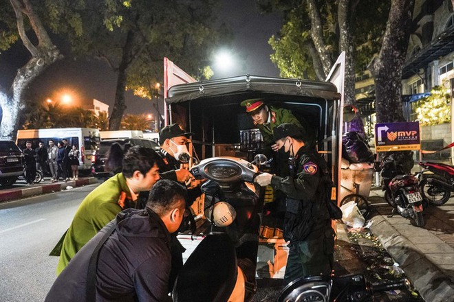 H&agrave; Nội: H&agrave;ng loạt thanh thiếu ni&ecirc;n bị tổ c&ocirc;ng t&aacute;c 141 xử l&yacute; trong đ&ecirc;m Countdown - Ảnh 16.