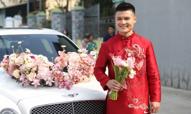 Mẫu đồng hồ nạm to&agrave;n kim cương, g&acirc;y cho&aacute;ng bởi mức gi&aacute; ng&uacute;t trời trong lễ ăn hỏi của Quang Hải - Ảnh 1.
