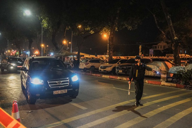 H&agrave; Nội: H&agrave;ng loạt thanh thiếu ni&ecirc;n bị tổ c&ocirc;ng t&aacute;c 141 xử l&yacute; trong đ&ecirc;m Countdown - Ảnh 13.