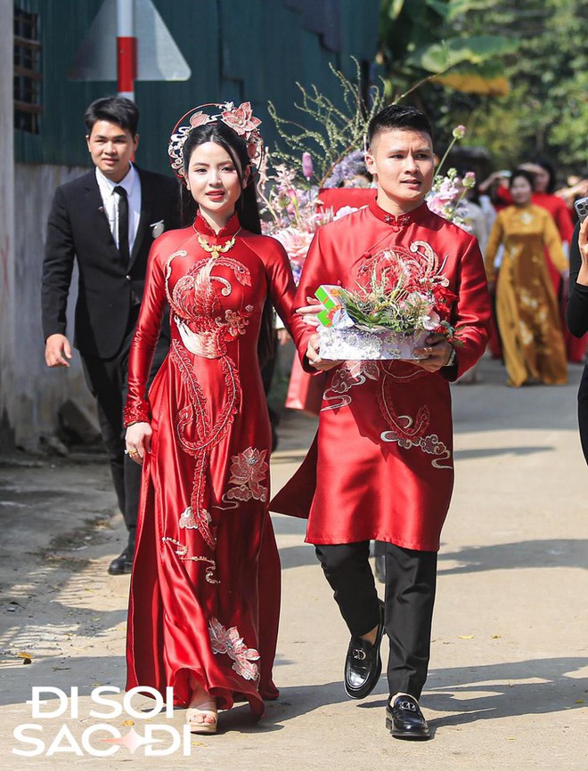 To&agrave;n cảnh lễ ăn hỏi v&agrave; đ&oacute;n d&acirc;u của Quang Hải - Chu Thanh Huyền: Visual c&ocirc; d&acirc;u ch&uacute; rể s&aacute;ng bừng - Ảnh 6.