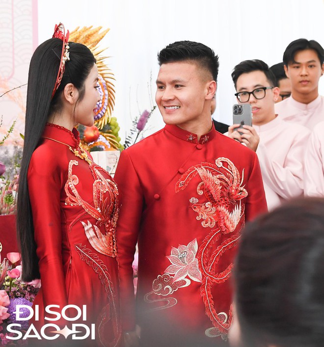 To&agrave;n cảnh lễ ăn hỏi v&agrave; đ&oacute;n d&acirc;u của Quang Hải - Chu Thanh Huyền: Visual c&ocirc; d&acirc;u ch&uacute; rể s&aacute;ng bừng - Ảnh 5.